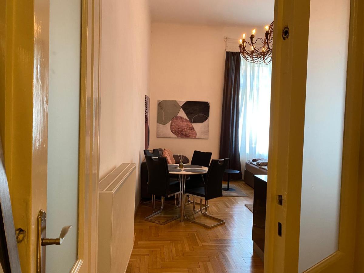 Stylish By The Vigszinhaz Theater * Budapest