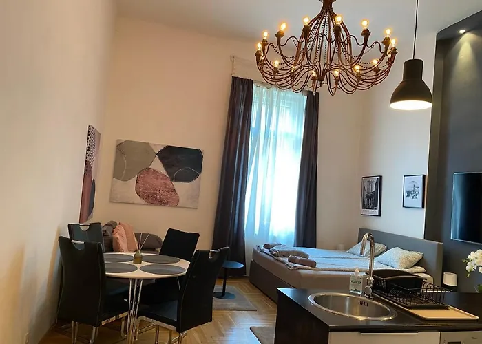 Stylish Apartment by the Vígszínház Theater